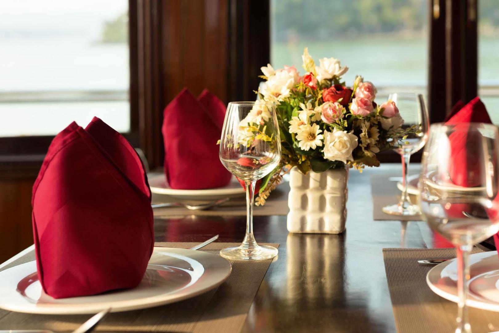 Cozy Bay Classic Cruise Ha Long Exteriör bild