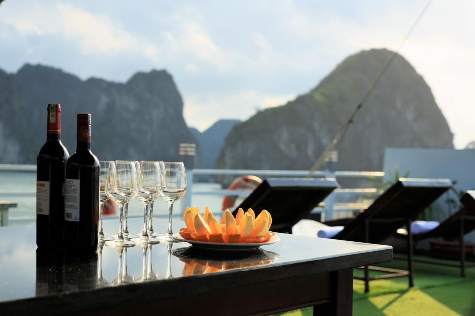 Cozy Bay Classic Cruise Ha Long Exteriör bild
