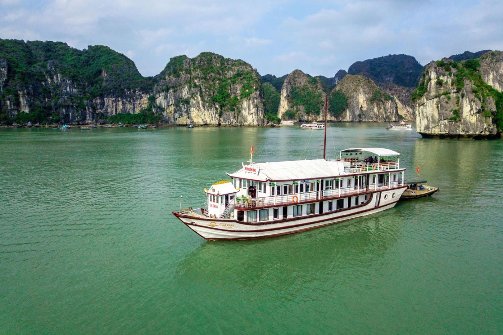 Cozy Bay Classic Cruise Ha Long Exteriör bild