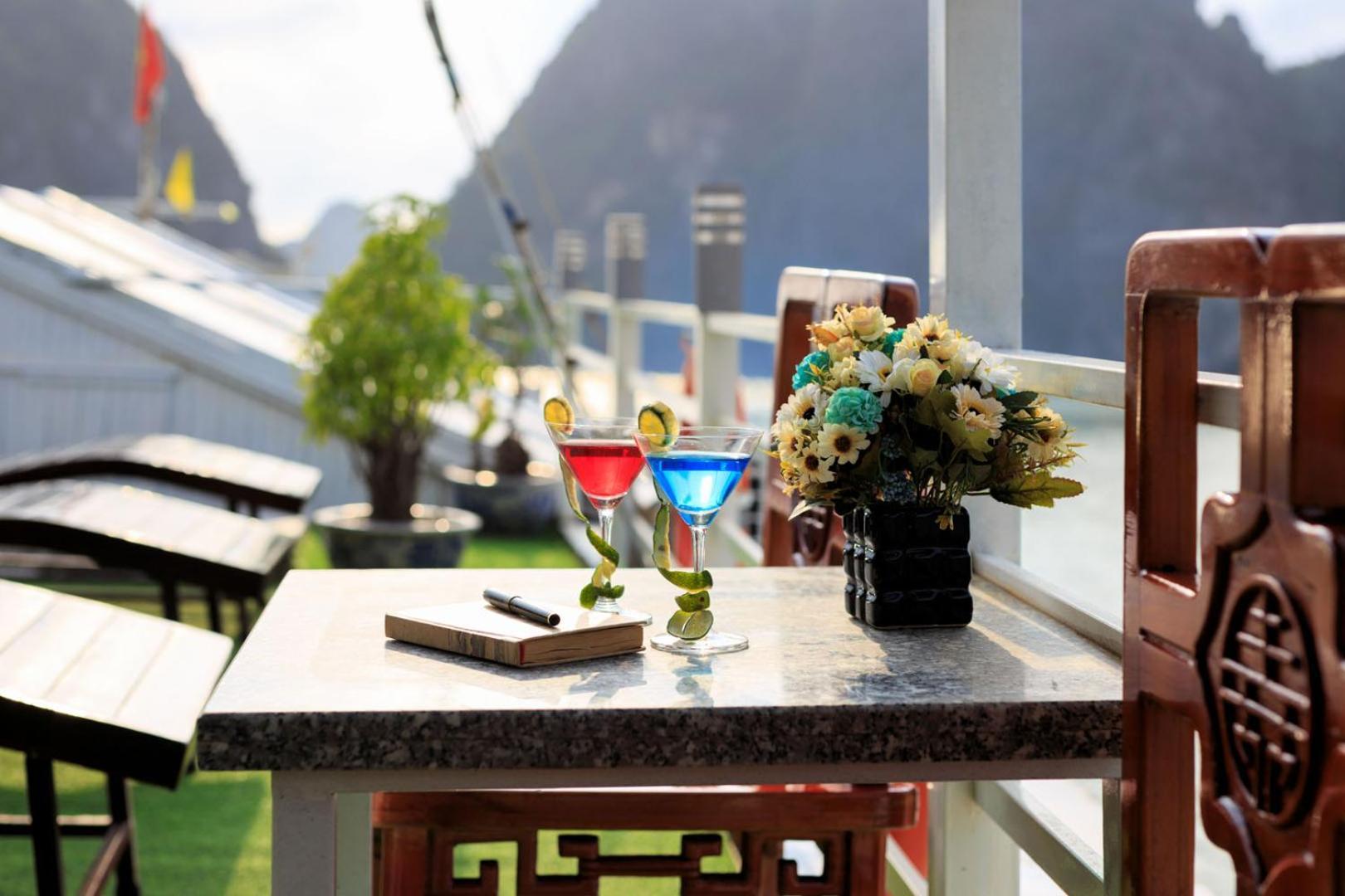 Cozy Bay Classic Cruise Ha Long Exteriör bild