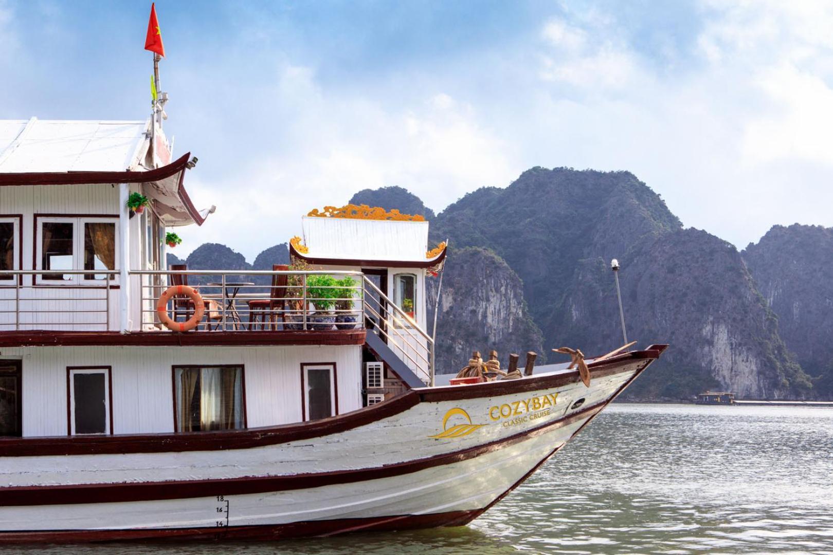 Cozy Bay Classic Cruise Ha Long Exteriör bild