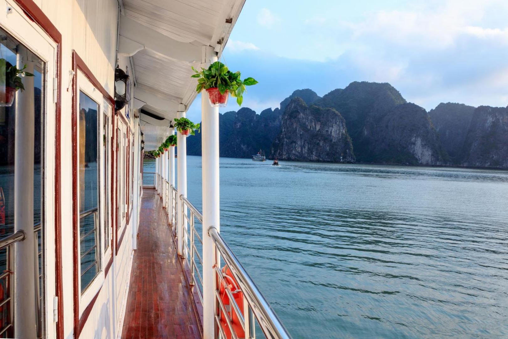 Cozy Bay Classic Cruise Ha Long Exteriör bild