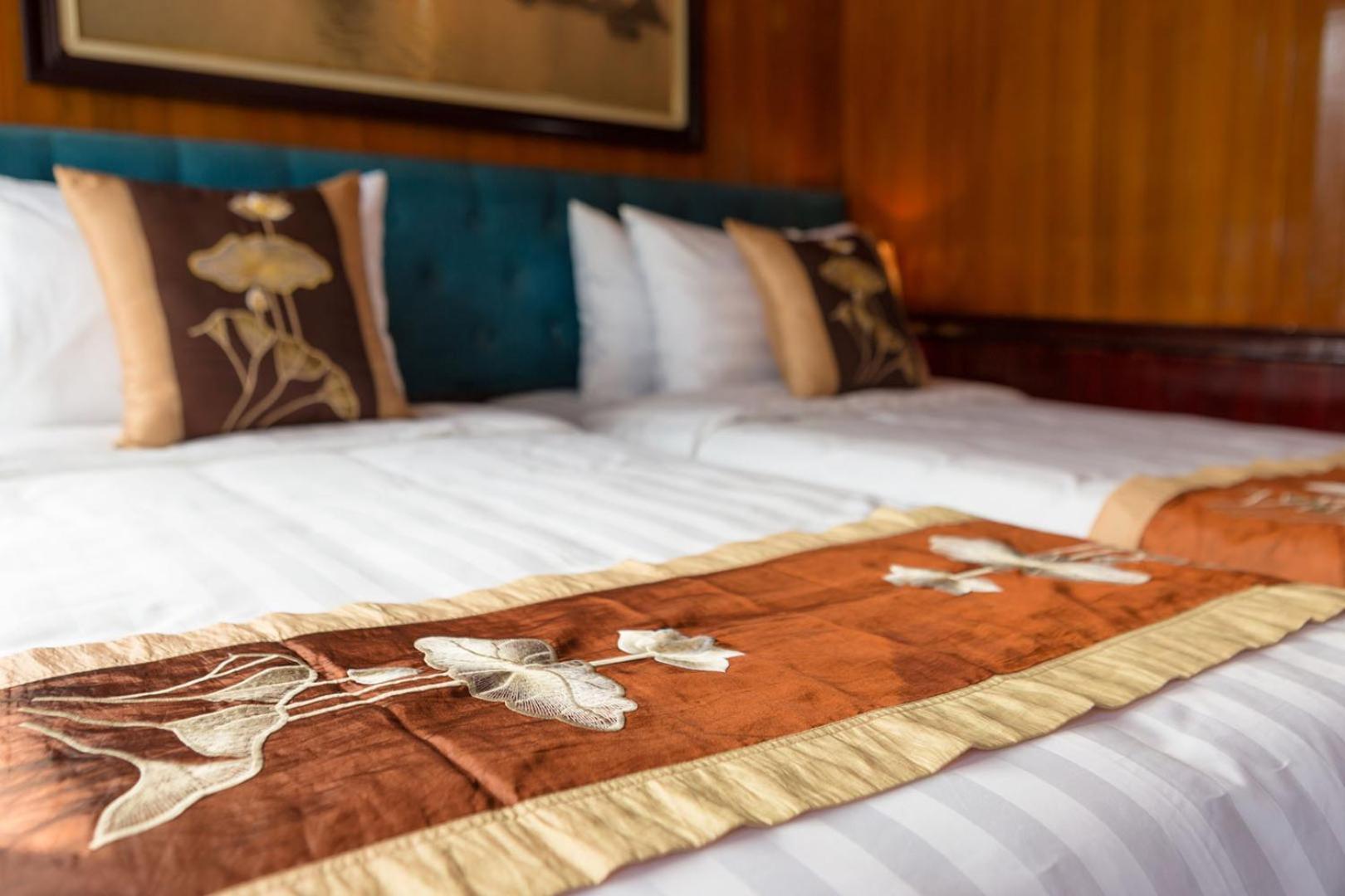 Cozy Bay Classic Cruise Ha Long Exteriör bild
