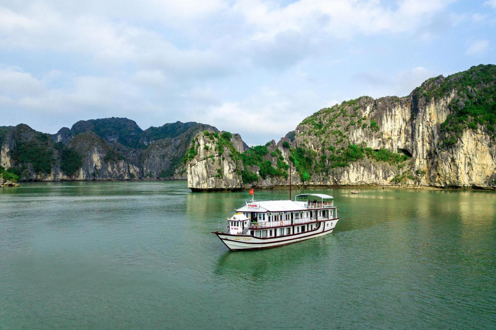 Cozy Bay Classic Cruise Ha Long Exteriör bild
