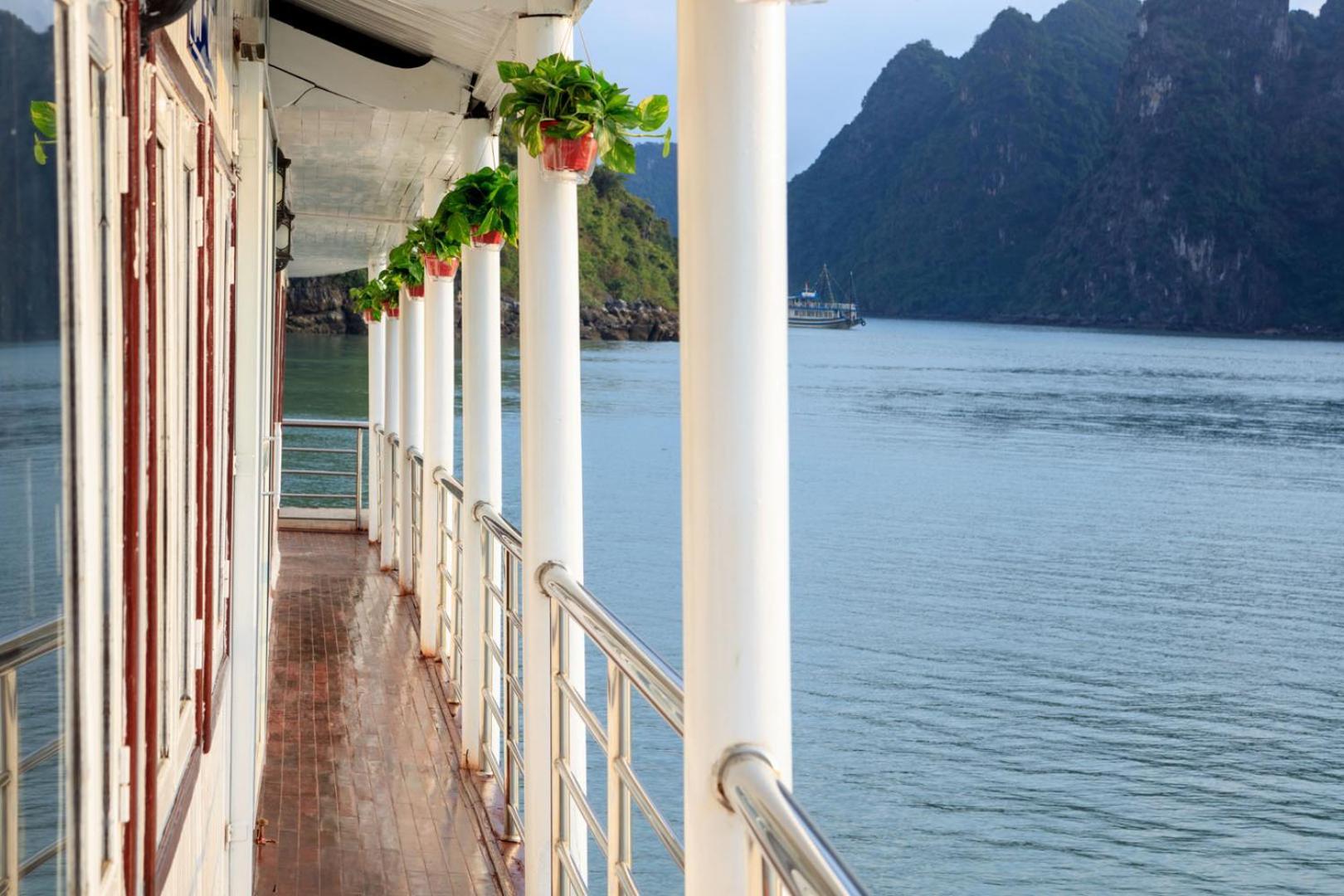 Cozy Bay Classic Cruise Ha Long Exteriör bild