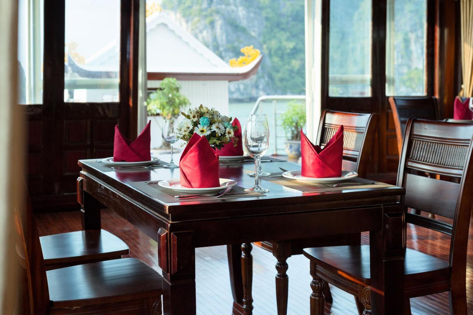 Cozy Bay Classic Cruise Ha Long Exteriör bild