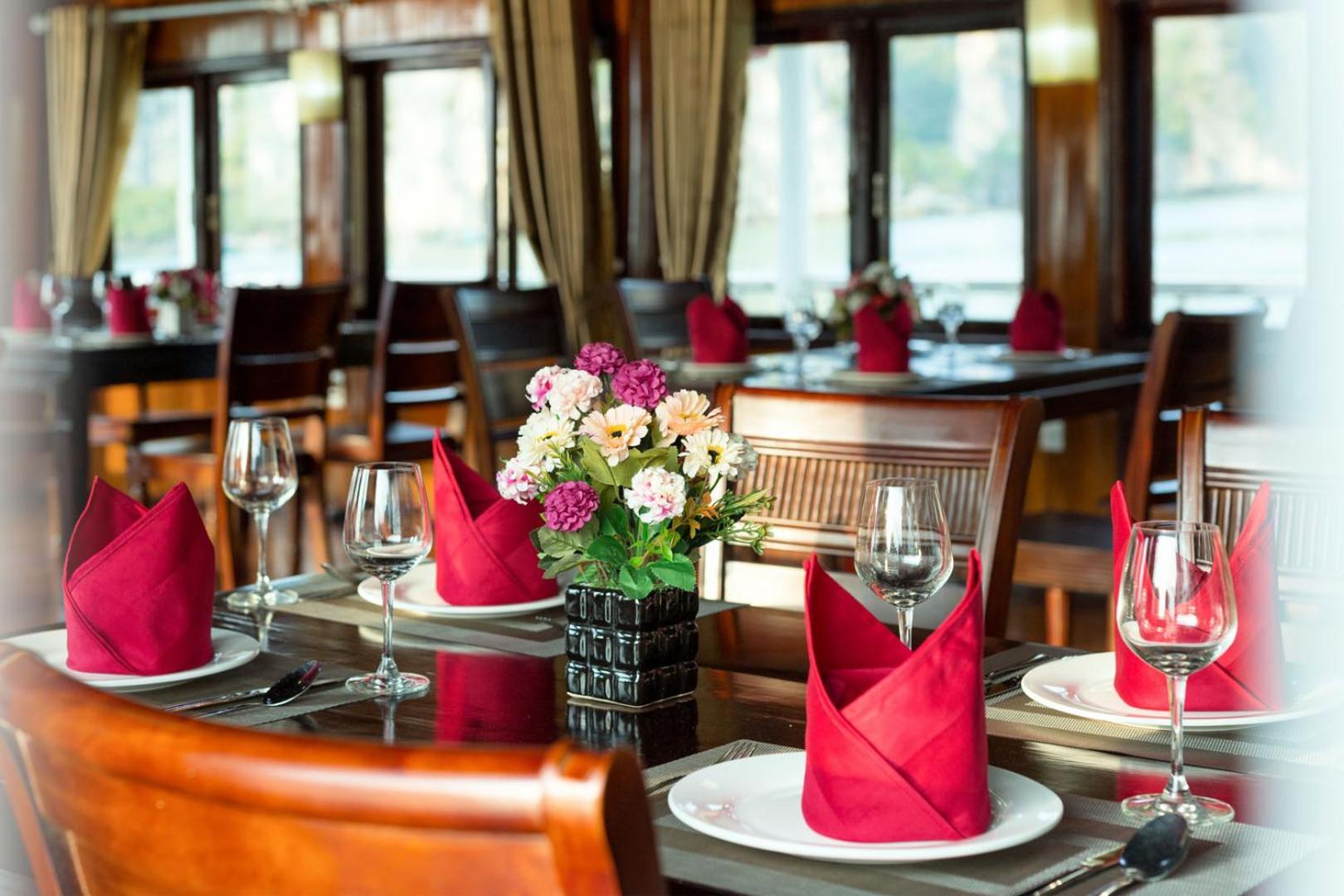Cozy Bay Classic Cruise Ha Long Exteriör bild