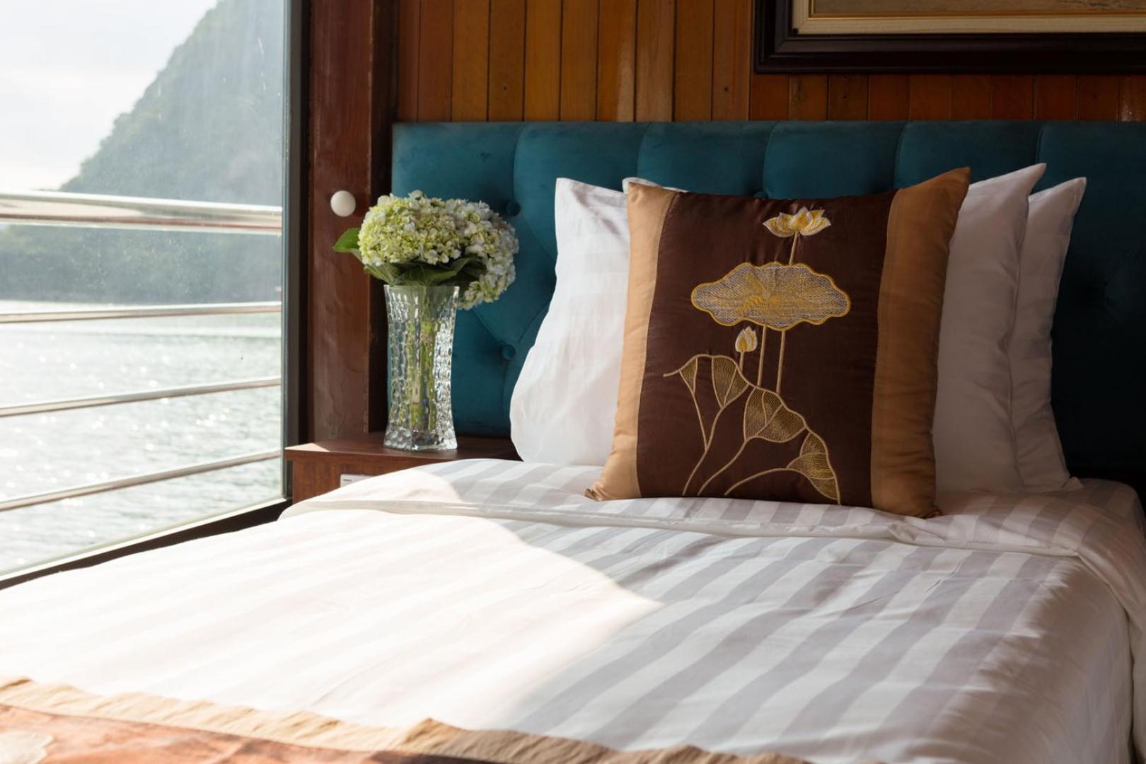 Cozy Bay Classic Cruise Ha Long Exteriör bild