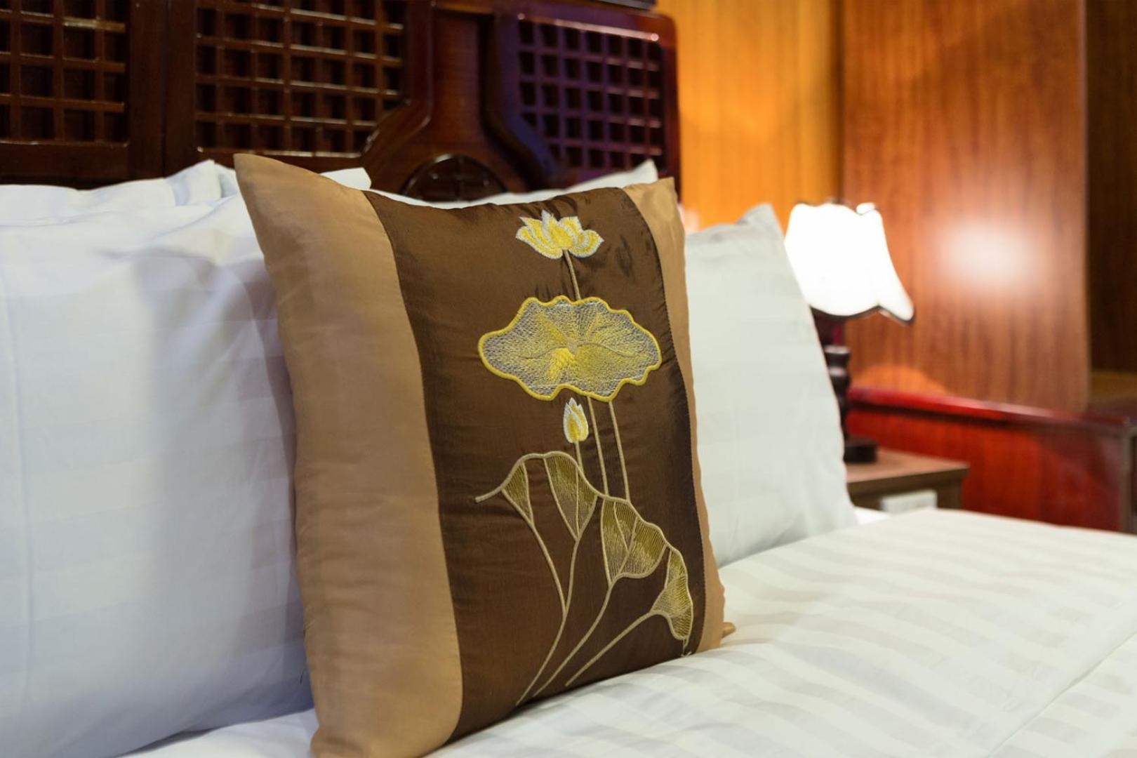 Cozy Bay Classic Cruise Ha Long Exteriör bild