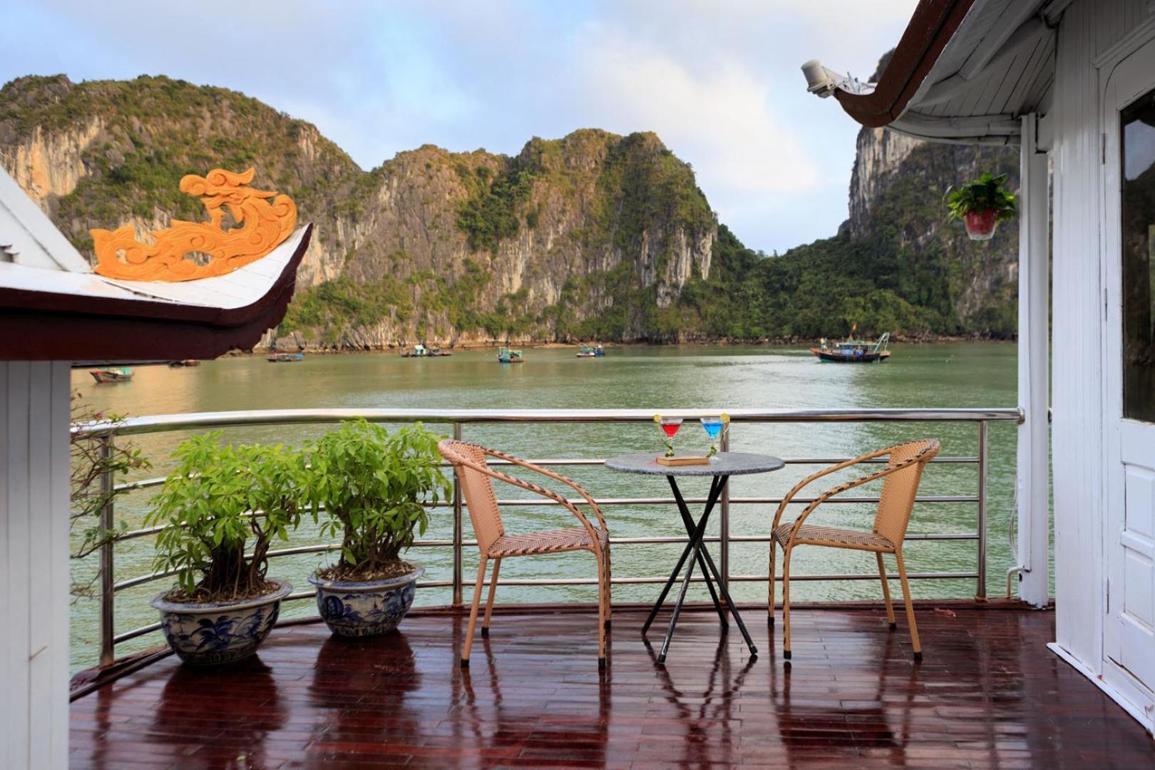 Cozy Bay Classic Cruise Ha Long Exteriör bild
