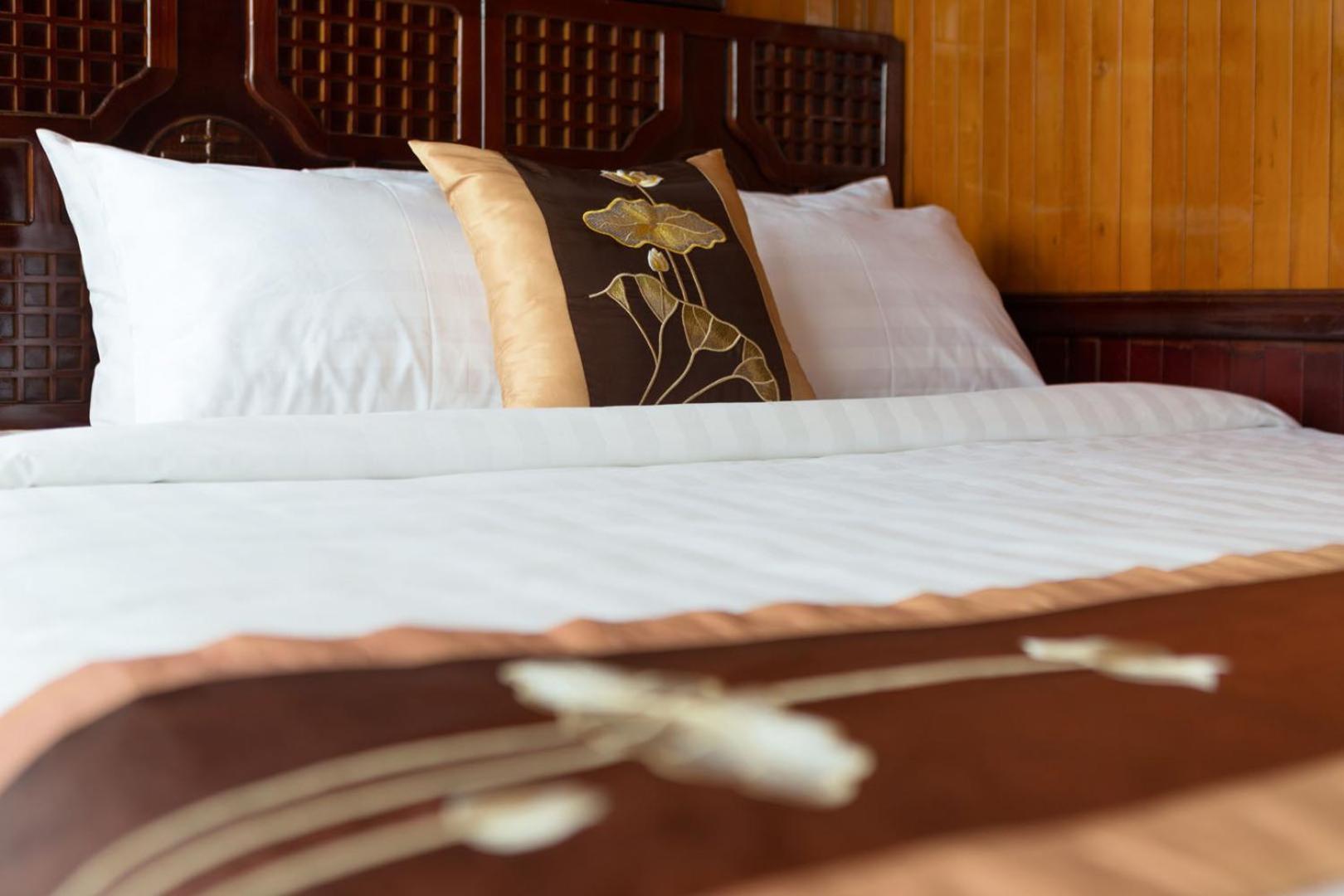 Cozy Bay Classic Cruise Ha Long Exteriör bild