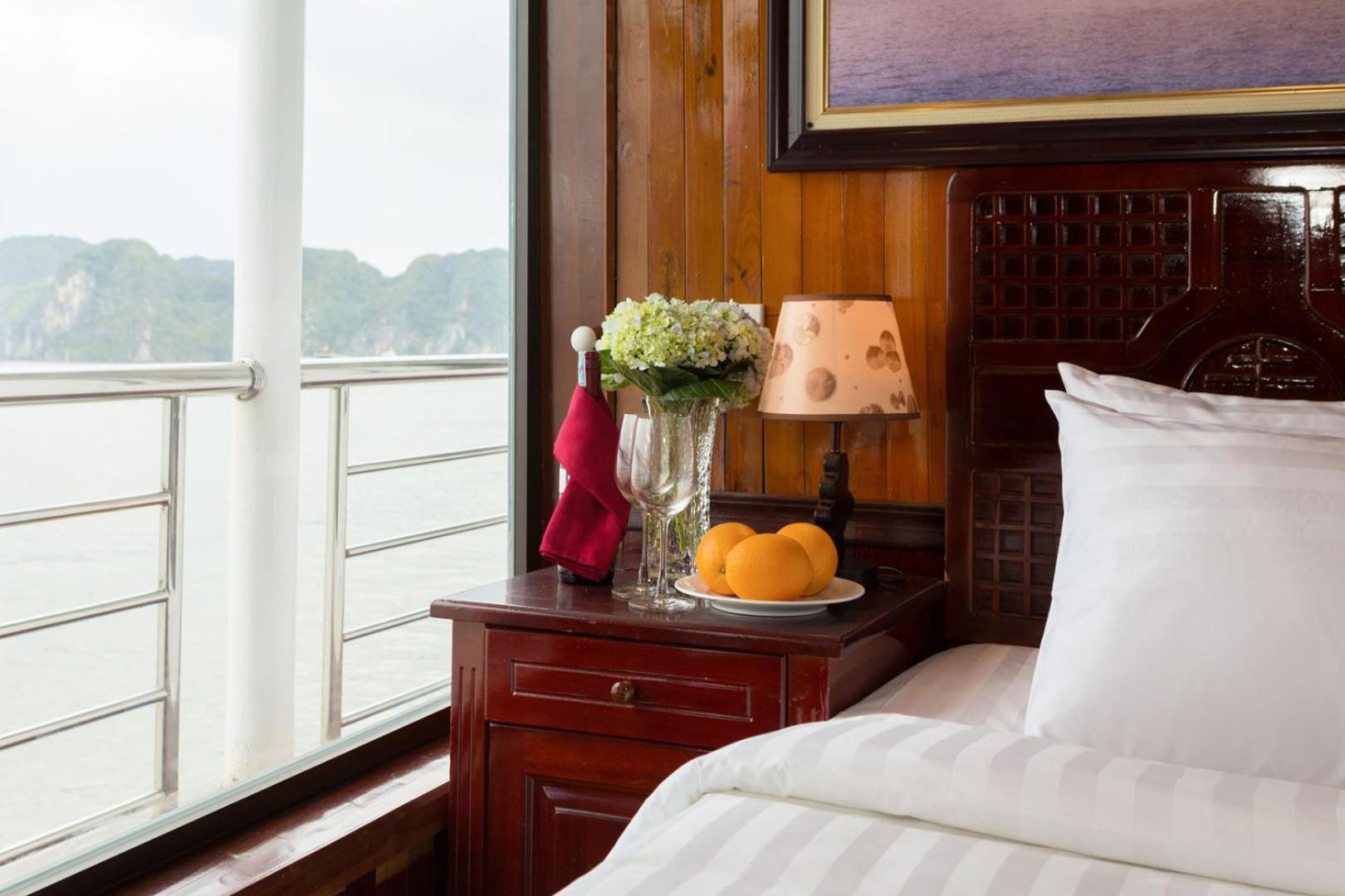 Cozy Bay Classic Cruise Ha Long Exteriör bild